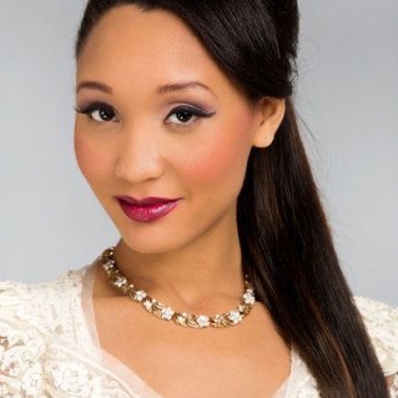 Serenade of Honor Floral Crystal Necklace - EUC - Picture 3 of 6